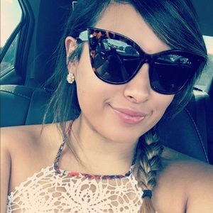 Meet your Posher, Monique