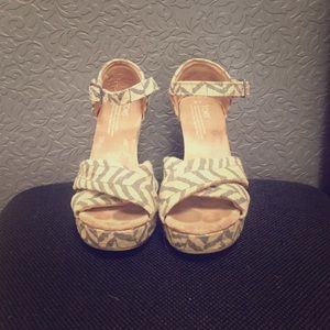 Toms canvas wedges