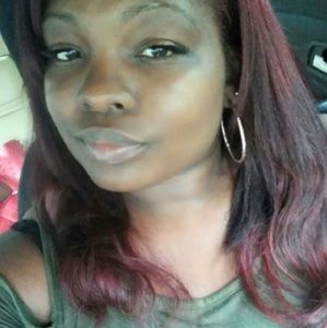 Meet your Posher, Desiree