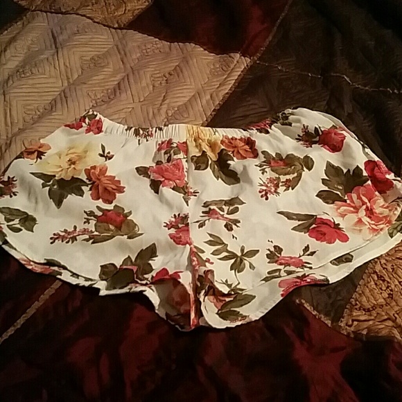 Cream colored flower shorts super cute.