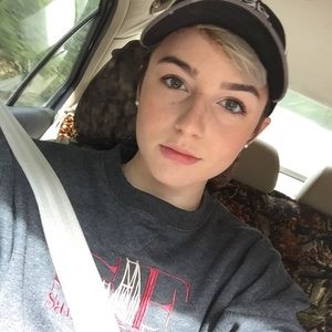 Meet your Posher, Ellie