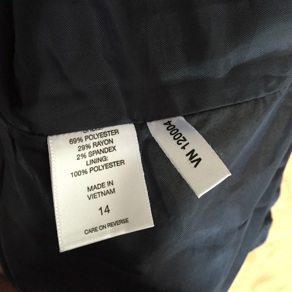 Navy skirt - Picture 2 of 2