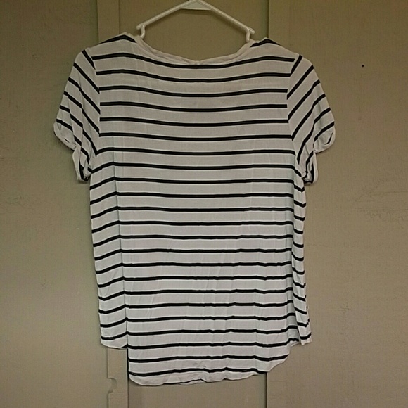 American Eagle Striped V Neck Tee - Picture 4 of 4