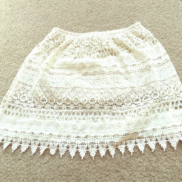 Lace overlay mini skirt.