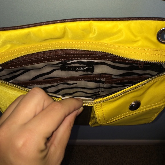 Yellow purse - Picture 3 of 4