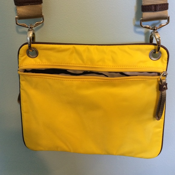 Yellow purse - Picture 4 of 4