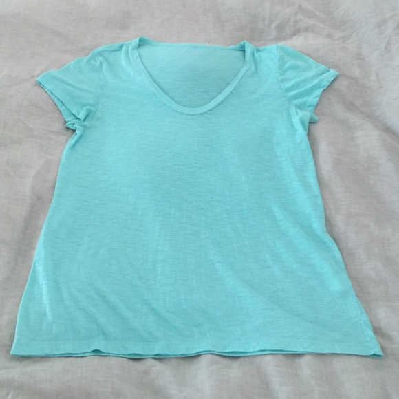 Flowy Caslon tee!