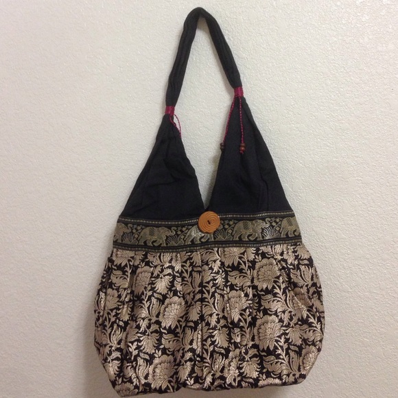 👜💕NWOT Embroidered bag💕