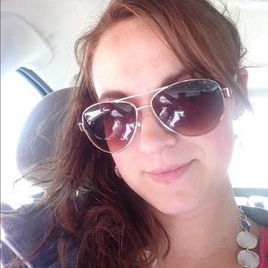 Meet your Posher, Cassondra