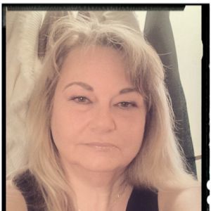 Meet your Posher, Leona