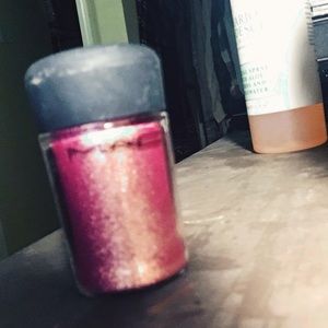 Mac cosmetics pigment