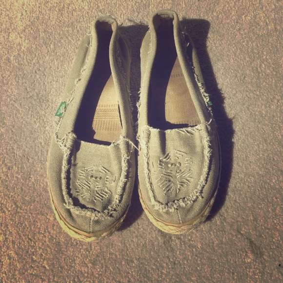 Khaki Sanuk Flats