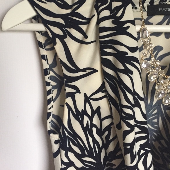 Arden B Dresses - Arden B navy and white floral stretch dress S Arden B Dresses - Arden B navy and white floral stretch dress S