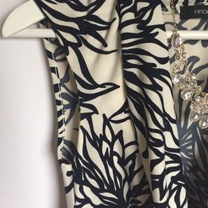Arden B Dresses - Arden B navy and white floral stretch dress S Arden B Dresses - Arden B navy and white floral stretch dress S