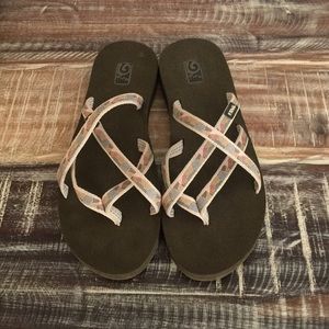 Like new Tevas!