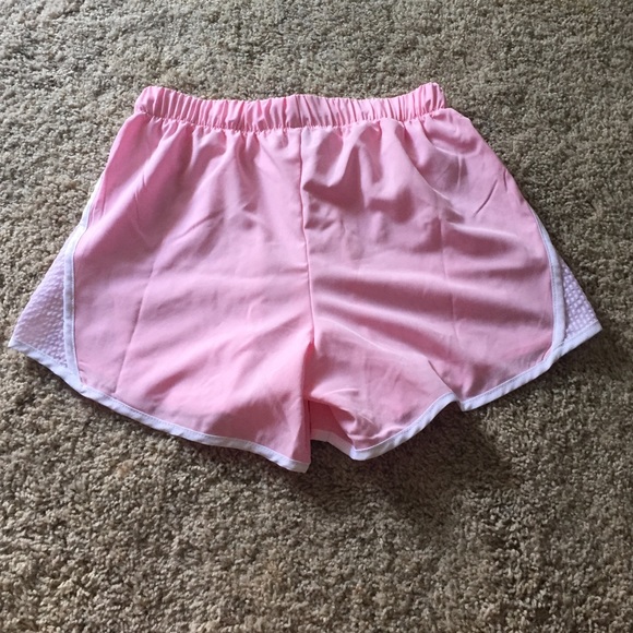 NWT Seersucker running shorts 💖 - Picture 3 of 3
