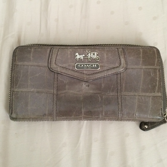 Coach wallet w/ zipper