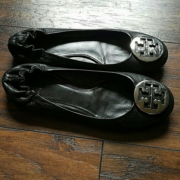 Tory Burch Reva flats in black/silver, size 9.5