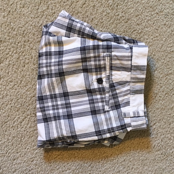 🌟Sale 🌟Men's black and white plaid shorts - Picture 2 of 2