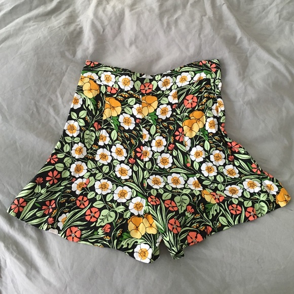 Zara shorts - linen - xs
