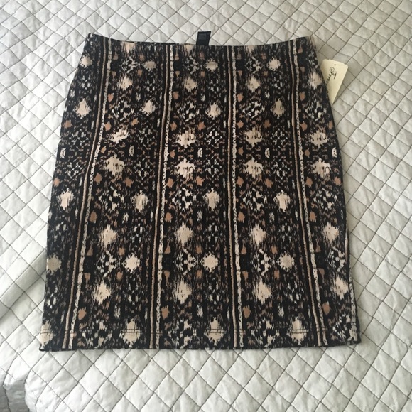 Skirt and top - Picture 2 of 3