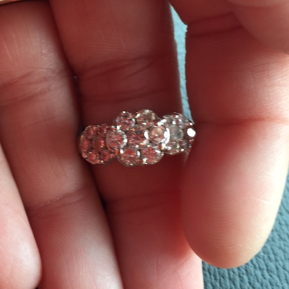 10k white gold 1.5 carat endless diamond ring - Picture 1 of 4