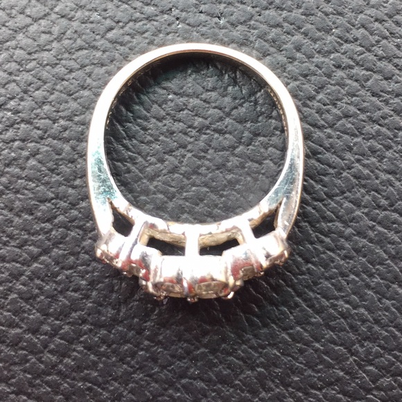 10k white gold 1.5 carat endless diamond ring - Picture 2 of 4