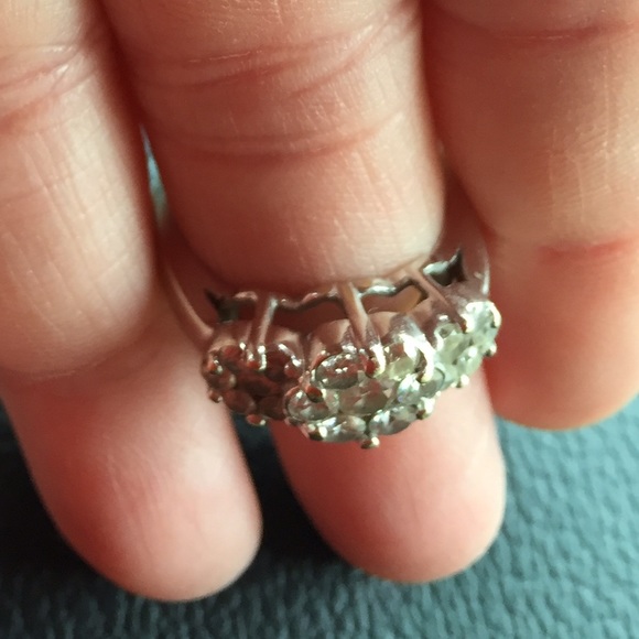 10k white gold 1.5 carat endless diamond ring - Picture 3 of 4