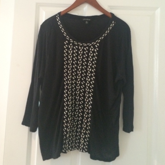 Three quarter sleeve top