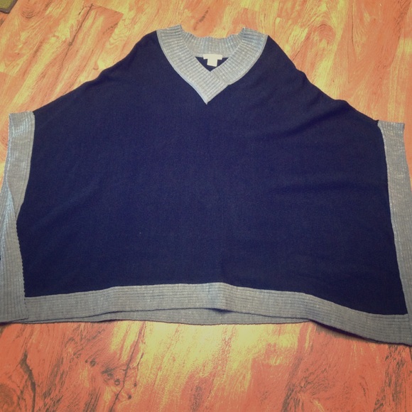 One size sweater poncho NY&Co