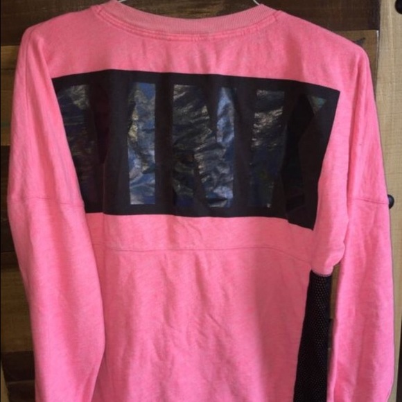 Pink vs crew - Picture 2 of 2