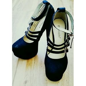 Shoe Dazzle Platform Black Heels