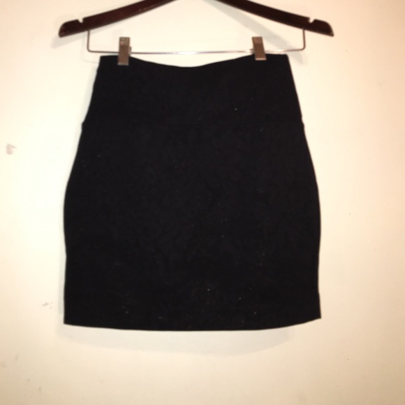 Black skirt with leopard shine detail