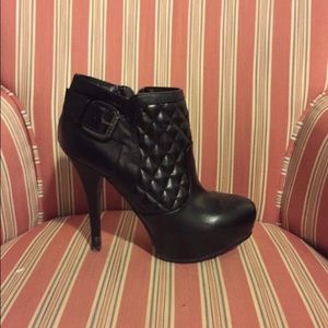 Guess Quilted Booties