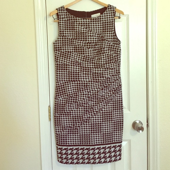 B&W Houndstooth! Cute fall / winter dress.