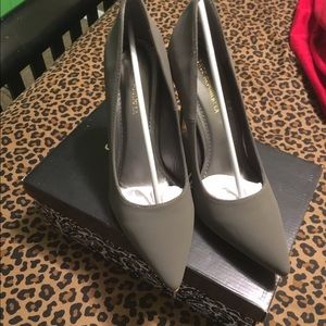 Size 10 Gray Pumps
