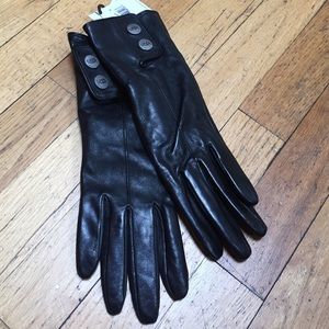 Black leather Gloves lined with cashmere.