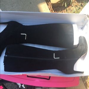 Black boots with heel