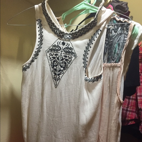 Embroidered tank top - Picture 1 of 2