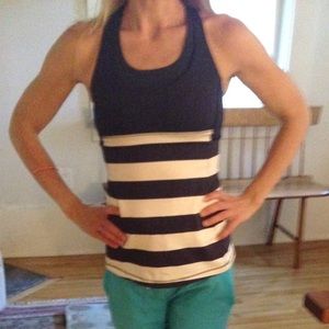 Lululemon tank size 2