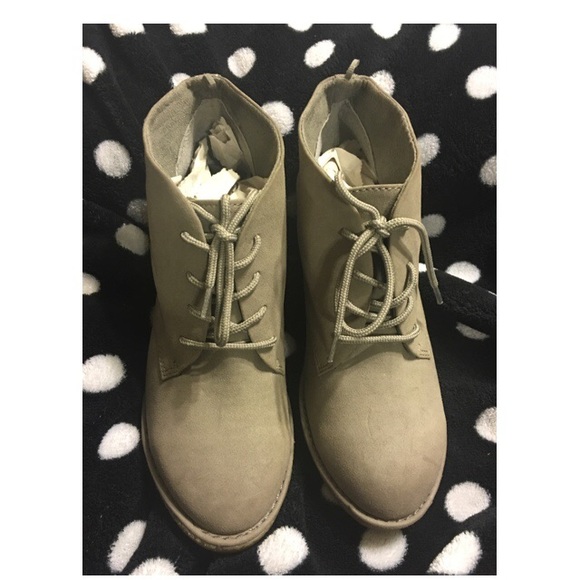 🎈JUST REDUCED🎈Old Navy Wedge AnkleBoot-Sz 9-NWOT - Picture 2 of 4