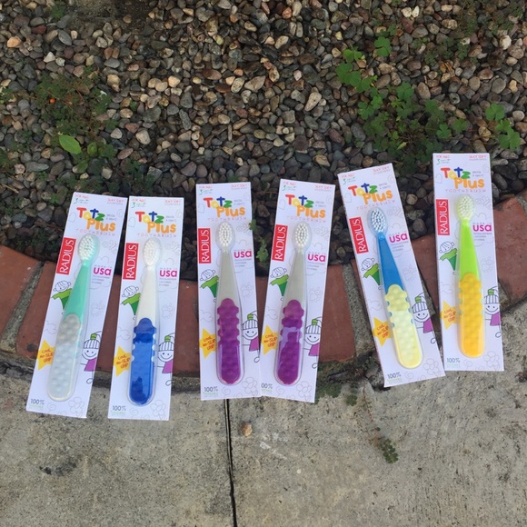 Totz Plus Radius Toothbrushes - Picture 2 of 4