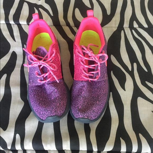 Nike Roshe women's size 6 hot pink and purple