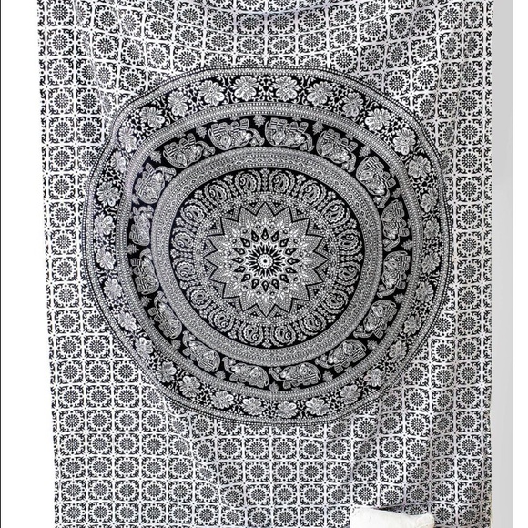 Black and white throwover 90 by 80 inches - Picture 2 of 3