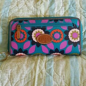 Fossil floral key per zip around wallet