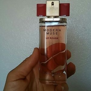 Perfume modern muse la rouge.(1 hour sale for35 $)