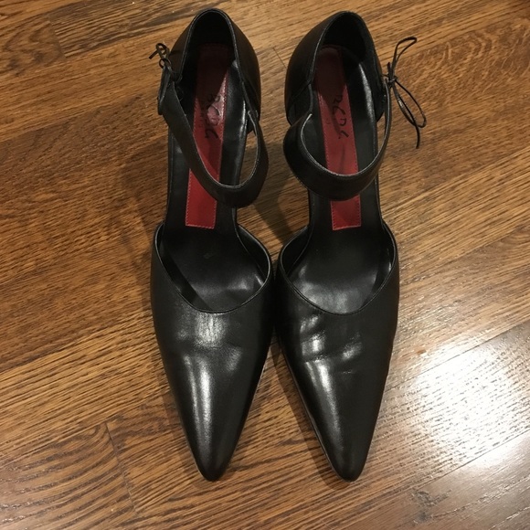 Vintage BCBG Heels - Picture 2 of 4