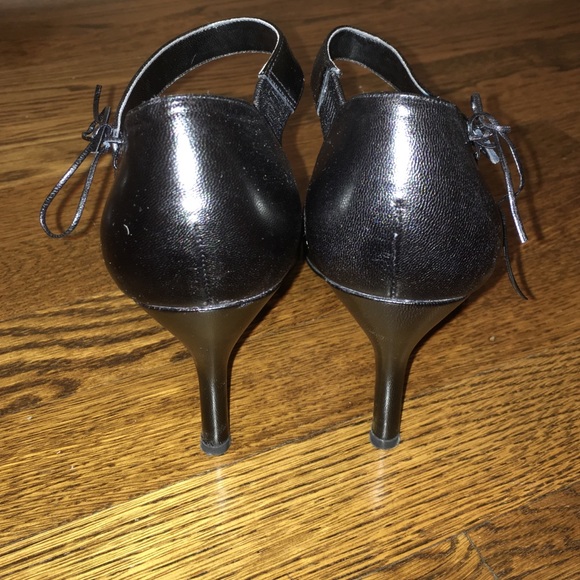 Vintage BCBG Heels - Picture 3 of 4