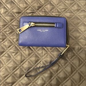 Marc Jacobs Gotham Wingman Zip Smartphone Wristlet