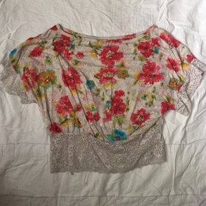 Floral top w/lace